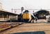 Een tweetal koploper viertjes en de NS Cargo 1623 met containertrein staan met de neus richting Amersfoort te wachten op station Apeldoorn. 
Datering is eind 1999 (in ieder geval vlak na het slopen van de Van Gend en Loos loods. Two electric train units (Koplopers) from the NS are on their way to Amersfoort and the NS Cargo 1623 with container train are standing in Apeldoorn. 
Picture taken in the end of 1999 (just after the goods shed was demolished).