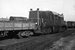 In 1947 rangeert loc 604 op het emplacement van Zwolle met een platte wagen met kolen.
Beeldmateriaal Het Utrechts Archief Nr. 151537 In 1947 diesel engine 604 is shunting on the yard of Zwolle with a wagon loaded with coal.
Image from Het Utrechts Archief Nr. 151537