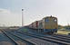 In 1984 vertrekt de NS 2320 met een containertrein vanaf de Botlek richting Maasvlakte met links in de achtergrond de Botlekbrug. In 1984 diesel engine NS 2320 is leaving the Botlek yard to the Maasvlakte.