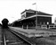 Op 29-10-1970 staat een DEII van de NS in Nieuweschans met links een goederentrein.
Beeldmateriaal Het Utrechts Archief Nr. 150541 On 29-10-1970 a diesel railcar type DEII from the NS is standing in Nieuweschans. On the left there is a freight train.
Image from Het Utrechts Archief Nr. 150541