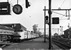 Op 20-11-1970 staat een Plan U aan het perron in Leeuwarden.
Beeldmateriaal Het Utrechts Archief Nr. 153161 On 20-11-1970 a diesel train unit from the NS is standing in Leeuwarden.
Image from Het Utrechts Archief Nr. 153161