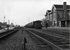 In februari 1966 staat een groene sik met goederentrein in Doetinchem. 
Beeldmateriaal Het Utrechts Archief Nr. 151603 In Februari 1966 green diesel shunting engine (NS Sik) is standing in Doetinchem with a freight train.
Image from Het Utrechts Archief Nr. 151603