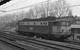 In 1980 staat de NS 1302 in geel grijze uitvoering opgesteld op een kopspoortje aan de Blijdorp zijde van Rotterdam CS. In 1980 the NS 1302 is standing in Rotterdam. 