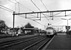 In april 1975 rijdt een Hondekop (Mat54) Akkrum binnen.
Beeldmateriaal Het Utrechts Archief Nr. 152996 In April 1975 an electric railcar type Hondekop (Mat54) is entering Akkrum. 
Image from Het Utrechts Archief Nr. 152996