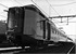 In april 1977 staat een koploper (Plan Z nr 4001) in Venlo en wordt de doorloopkop geopend.
Beeldmateriaal Het Utrechts Archief Nr. 151961 In April 1977 the electric railcar type Koploper (Plan Z nr 4001) from the NS is standing in Venlo and has its front doors opened.
Image from Het Utrechts Archief Nr. 151961