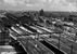 Het emplacement van Amsterdam, gezien vanuit het havengebouw met uitzicht over het westelijk eiland.
5-9-1960
Beeldmateriaal Het Utrechts Archief Nr. 154796 The yard of Amsterdam, seen from the 