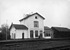 Het station van Arnemuiden op 5-11-1953 met de oude goederenloods.
Beeldmateriaal Het Utrechts Archief Nr. 154591 The station of Arnemuiden on 5-11-1953 with the old goods shed.
Image from Het Utrechts Archief Nr. 154591