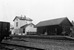 Het station van Arnemuiden op 5-11-1953 met de oude goederenloods.
Beeldmateriaal Het Utrechts Archief Nr. 166822 The station of Arnemuiden on 5-11-1953 with the old goods shed.
Image from Het Utrechts Archief Nr. 166822