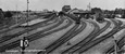 Het emplacement van Groningen net na de tweede wereldoorlog met rechts het oude goederendepot met stoomloc en links stroomlijnmaterieel (mat 34) Beeldmateriaal Het Utrechts Archief Nr. 161616 The yard of Groningen just after the second world war with on the right the old freight depot with steam engine and in the middle the 