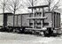 Een dwarsliggerlaadinrichting staat bij een opene goederenwagon op de losweg van Harderwijk.
16-4-1954
Beeldmateriaal Het Utrechts Archief Nr. 169003 A sleeper loading mechanism is standing on the loading area of Harderwijk. 
16-4-1954
Image from Het Utrechts Archief Nr. 169003