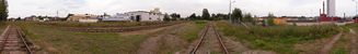 Het emplacement van Vetlanda aan de zuid-west zijde, met zicht op het terrein van EvoBus, waar divers oud materieel opgesteld staat (T43, TMZ etc.)
13-8-2006 The yard of Vetlanda on the South-West side with the terrain of EvoBus where we saw various old engines (TMZ, T43 etc). 
13-8-2006