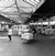 Het interieur van de Van Gend en Loos loods in Zwolle met het beladen van een goederenwagon op 19-2-1966.
Beeldmateriaal Het Utrechts Archief Nr. 166348 The interior of the goods shed of Van Gend en Loos in Zwolle with a freight wagon being (un) loaded.
19-2-1966.
Image from Het Utrechts Archief Nr. 166348