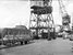 Een kade in Rotterdam in 1950 met kadekranen en goederenwagens.
Beeldmateriaal Het Utrechts Archief Nr. 804412 A quay in Rotterdam in 1950 with quay cranes and wagons.
Image from Het Utrechts Archief Nr. 804412