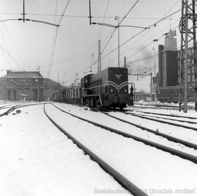 d-2214_goederentrein_Amsterdam_14-02-1956_166590.jpg