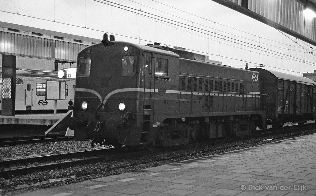 d-2228-LeidenVanafLeidenGoederen-kortetrein-1983.jpg