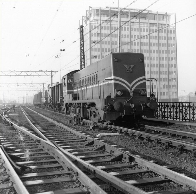 d-2232_met_goederentrein_te_Amsterdam_19-01-1961_02_166588.jpg