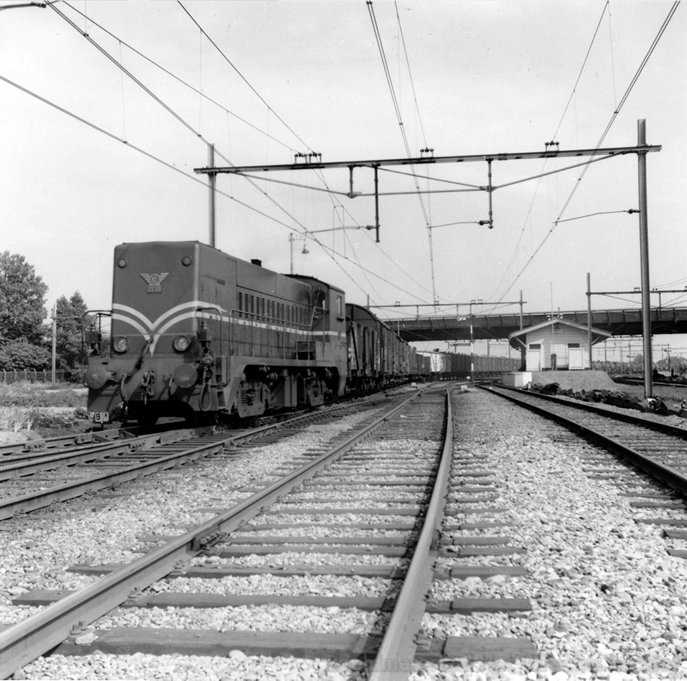 d-2233_Lunetten_achtergrond_voormalig_haltegebouw_1959_166589.jpg