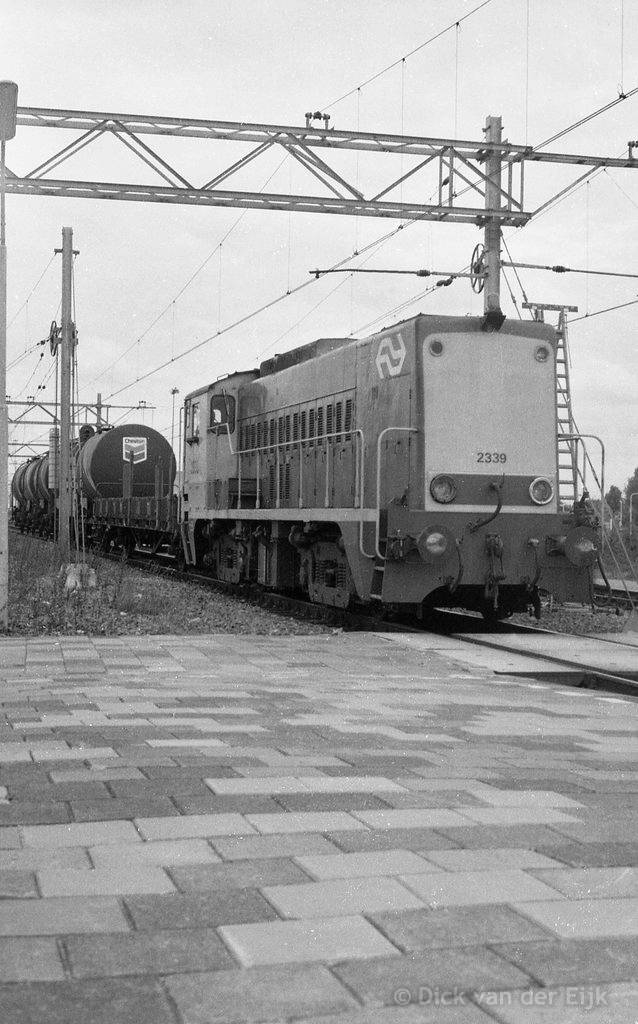 d-2339-Platte-Wagen-Ketelwagens_LeidenPerrontussen4-5-1979.jpg