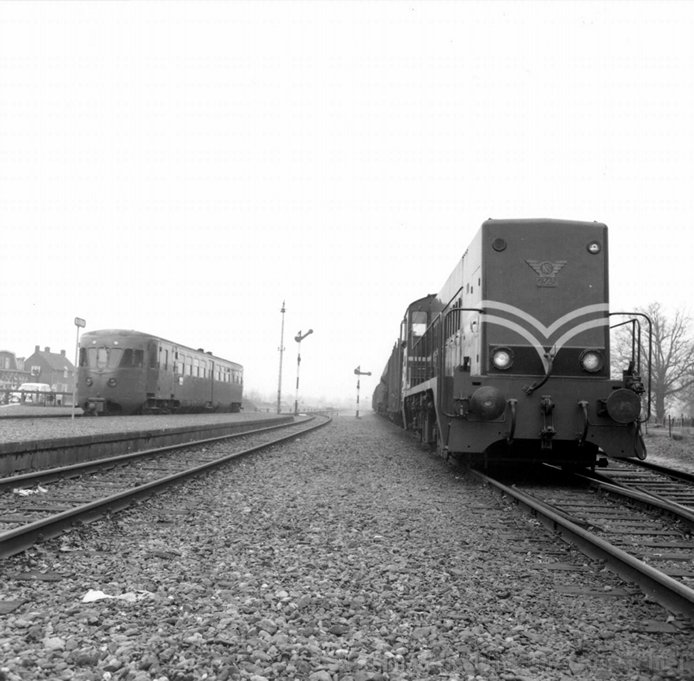 d-2345_goederentrein_Ruurlo_links_DEI_03-1966_166585.jpg