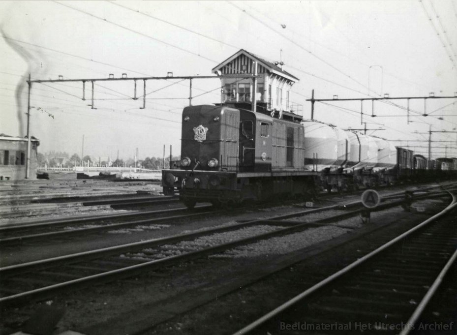 d-2408_goederentrein_Nijmegen_1964_808548.jpg