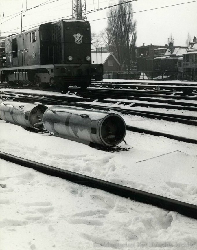 d-2424_Utrecht_CS_met_gastanks_voor_wisselverwarming_1960_168608.jpg