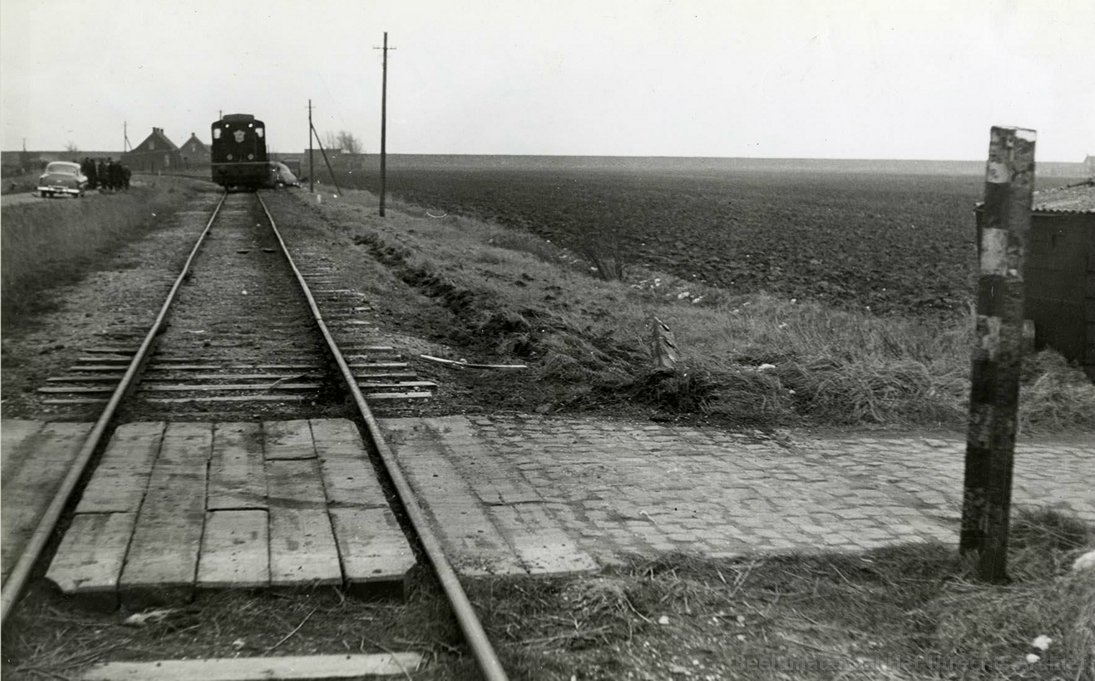 d-2452_nabij_Borssele,_na_aanrijding_met_een_auto_16-02-1955_807718.jpg