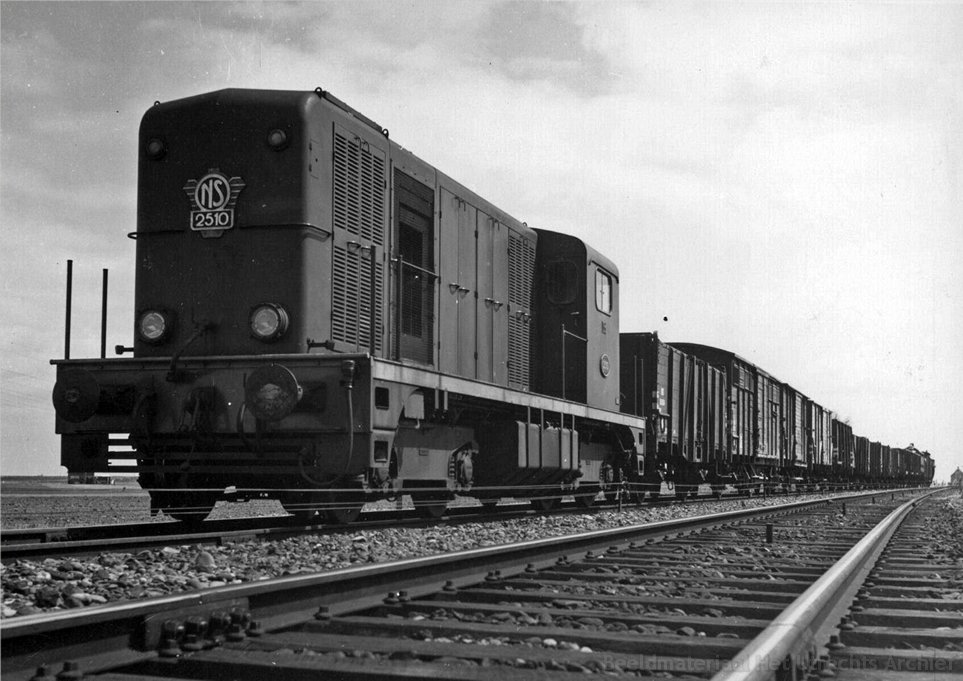 d-2510_goederentrein_1956_155406.jpg