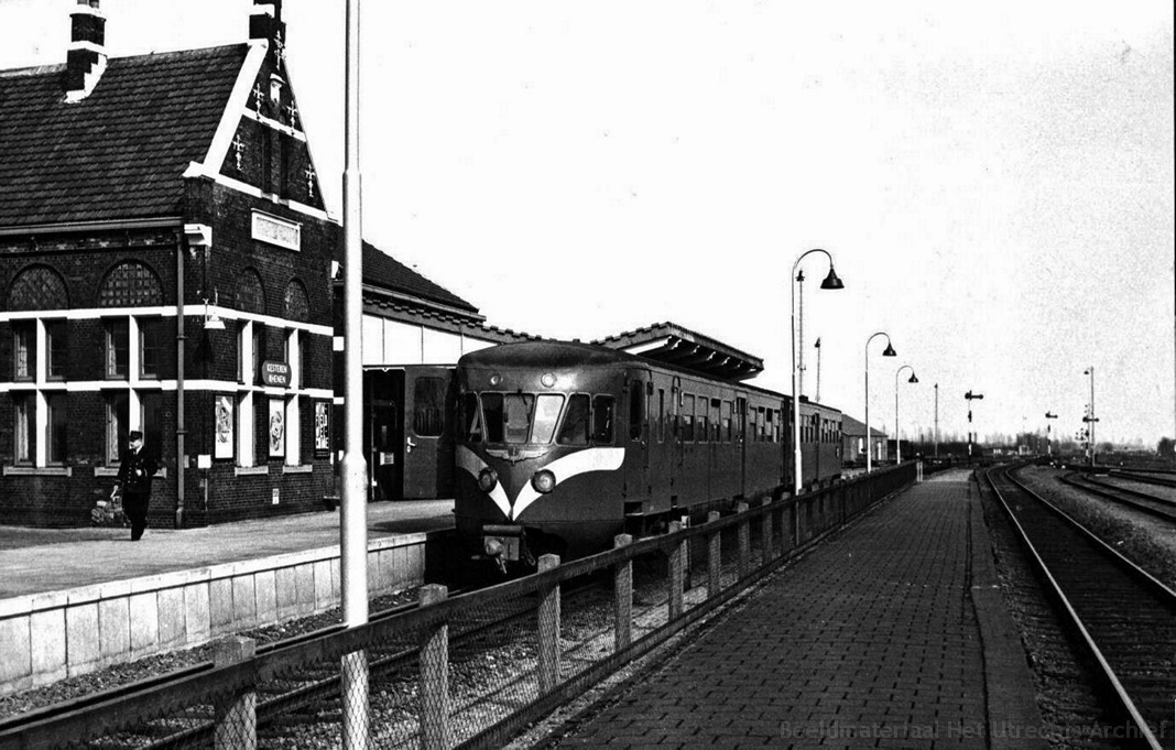 d-DEII_83_trein_3180_Nijmegen-Geldermalsen)_station_Kesteren-Rhenen_19-4-1962_160259.jpg