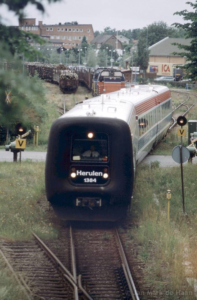 d-T44-333-Solvesborg-KlaarRangeren-Samen-339-RiBromolla-Y2-1384-Karlskrona-3-7-1998.jpg