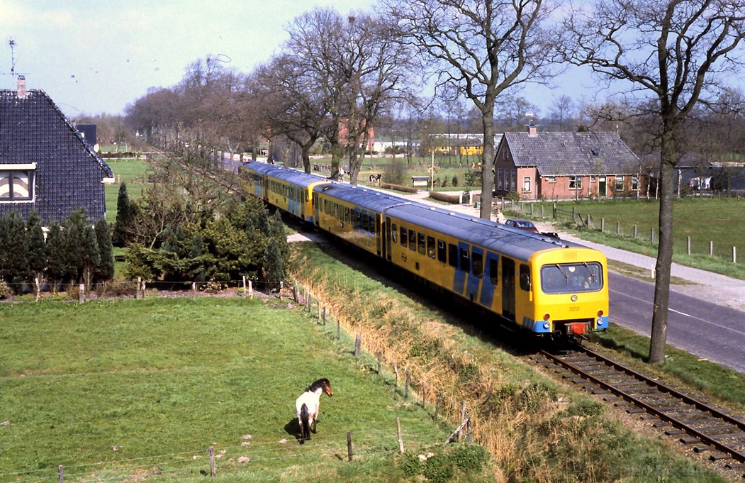 d-Wadl_3212_Groningen_-_DRachten_NVBS_30-4-1985.jpg