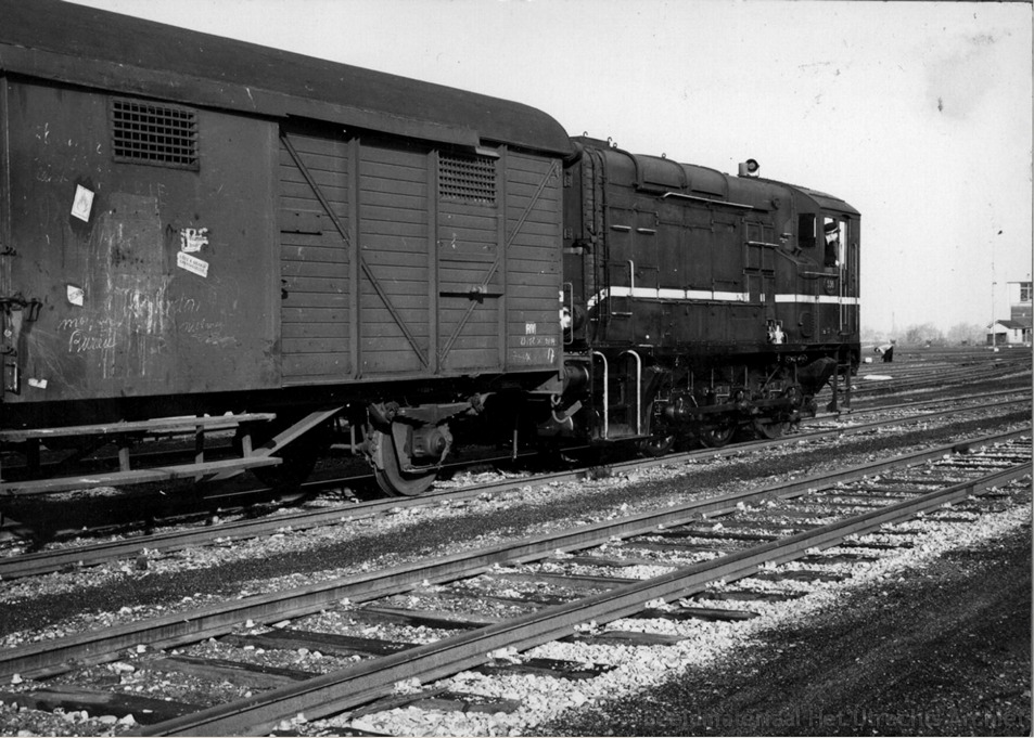 d-hip_536_met_goederenwagens_op_het_emplacement_te_Nijmegen_8-11-1962_151526.jpg