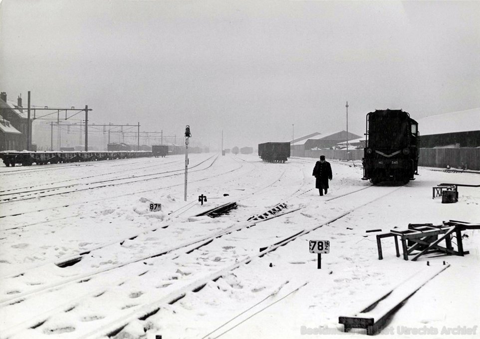 d-hip_545_op_besneeuwd_emplacement_Utrecht_(zuidzijde)_1962_168605.jpg