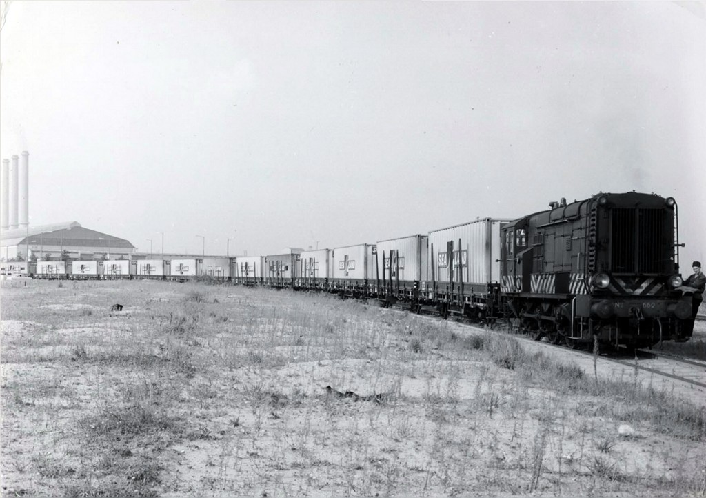 d-hip_662_Rotterdam_Heijplaatweg_containertrein_1955_168384.jpg