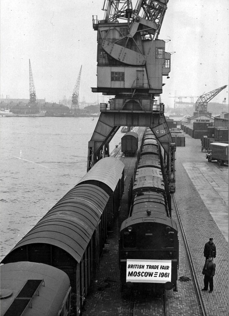 d-hip_710_Rotterdam_Merwedehaven_Brits_vervoer_naar_Moskou_30-03-1961_154085.jpg