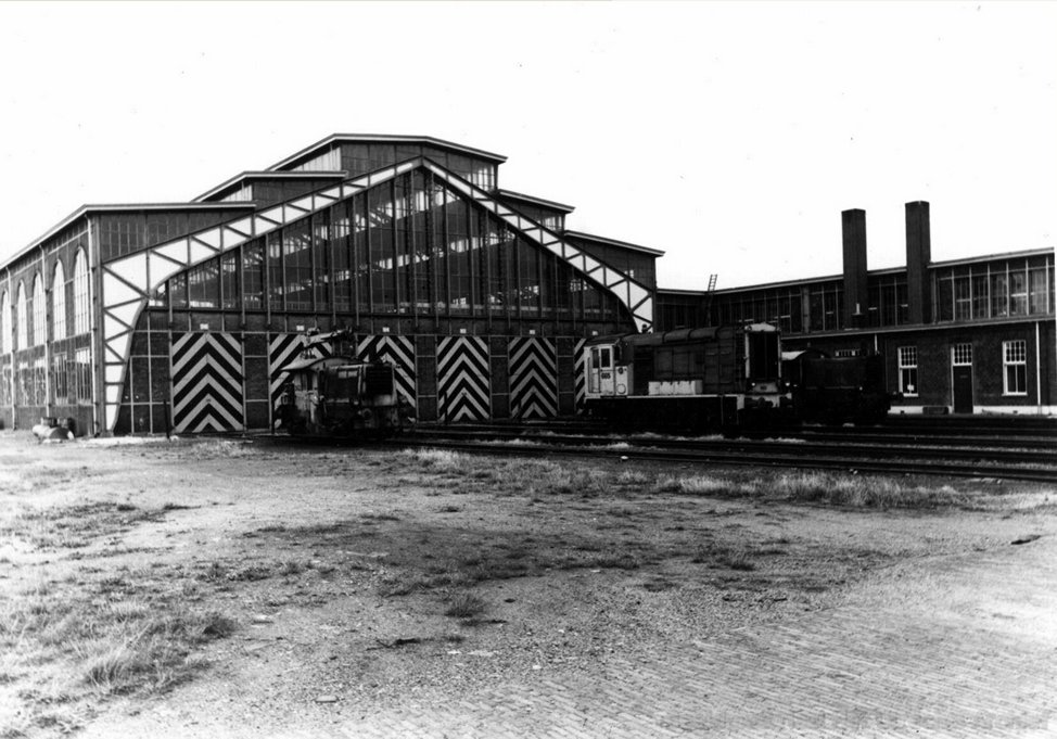 d-sik_362_hip_665_locomotiefloods_hulplijnwerkplaats_Roosendaal_1975_156588.jpg