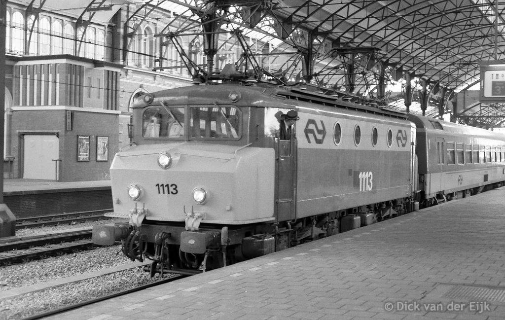 el-1113-DenHaagHS-riVenlo-MachinKijktUitRaam-1979.jpg