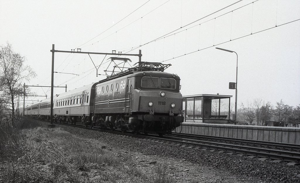 el-1118_stam_ICR_Voorschoten_Wassenaar_Vlissingen_ri_Amsterdam_begin80.jpg