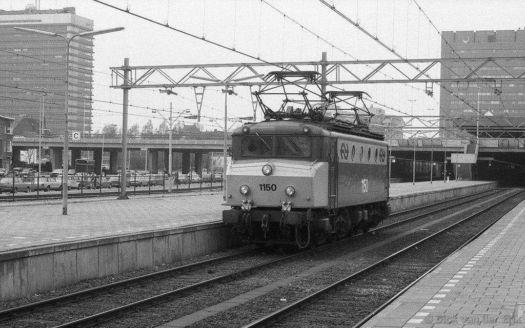 el-1150-DenHaagCS-binnen-OmInBrinkhorst-wachtenVlgDienst-Venlo-1983.jpg