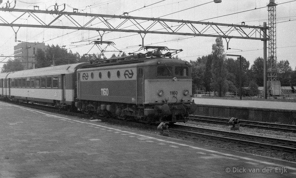 el-1160-zonderBotsn-Leiden-riAmst-dTrein-1979.jpg