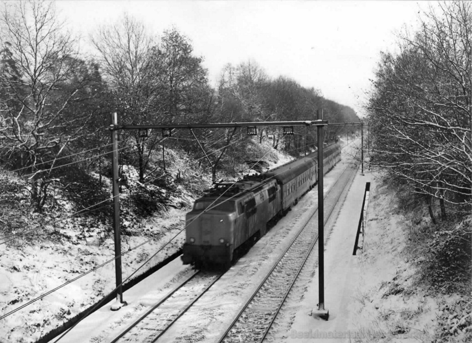 el-1200_Int_rijtuigen_Silberlinge_DB_bij_Oosterbeek_1-1974_151059.jpg