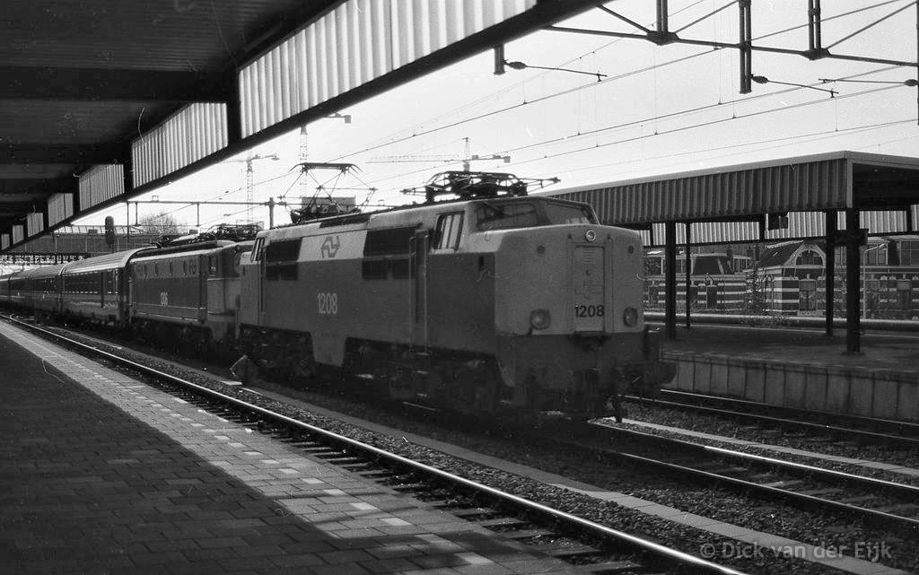 el-1208-dTrein-uitParijs-Leiden-1306inOpzending-1981.jpg