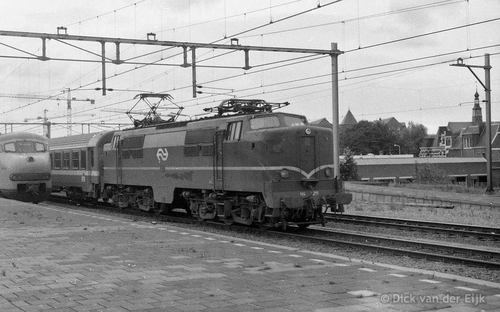 el-1211-Leiden-Blauw-DTreinRiAmst-1979.jpg