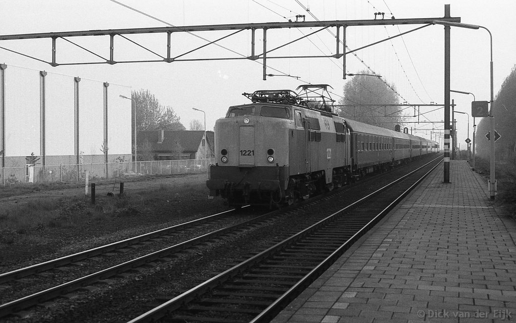 el-1221-dtrein-voorschoten-witlinks-anwb-verkeersborden-1983.jpg