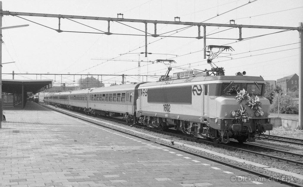 el-1602-koninkl-opening-schiphollijn-gedooptSchiphol-31-5-1981.jpg