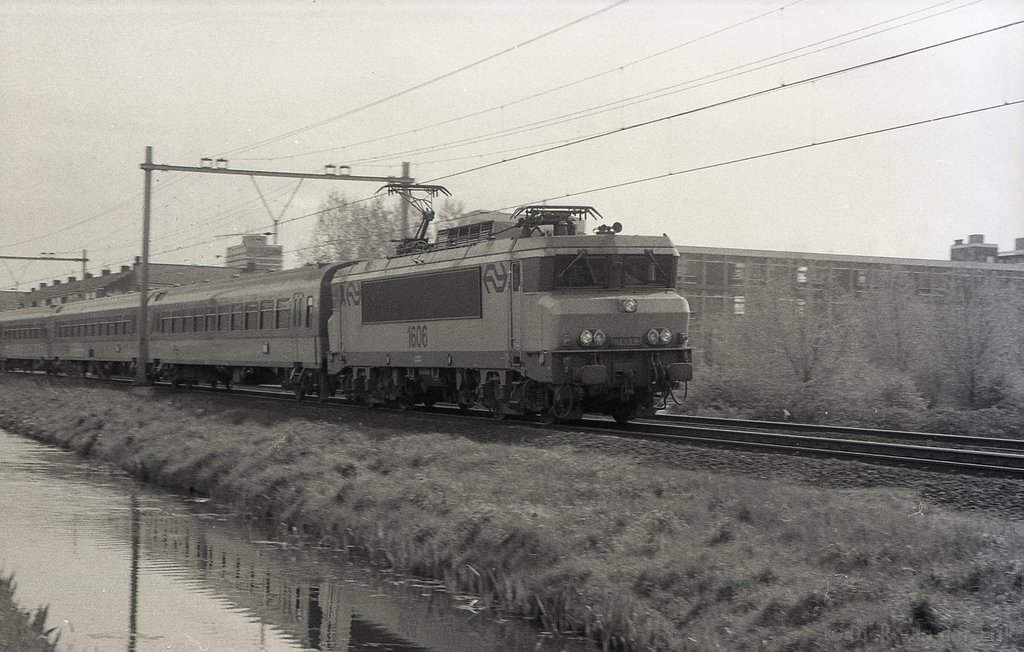 el-1606_Rijswijk_van_Vredenburgerweg_sleep_ICR_begin80.jpg