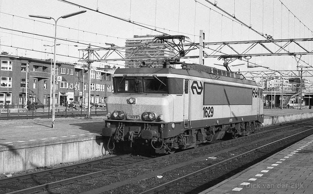 el-1629-DenHaagCSbinnen-koppelenMetWagons-1983.jpg