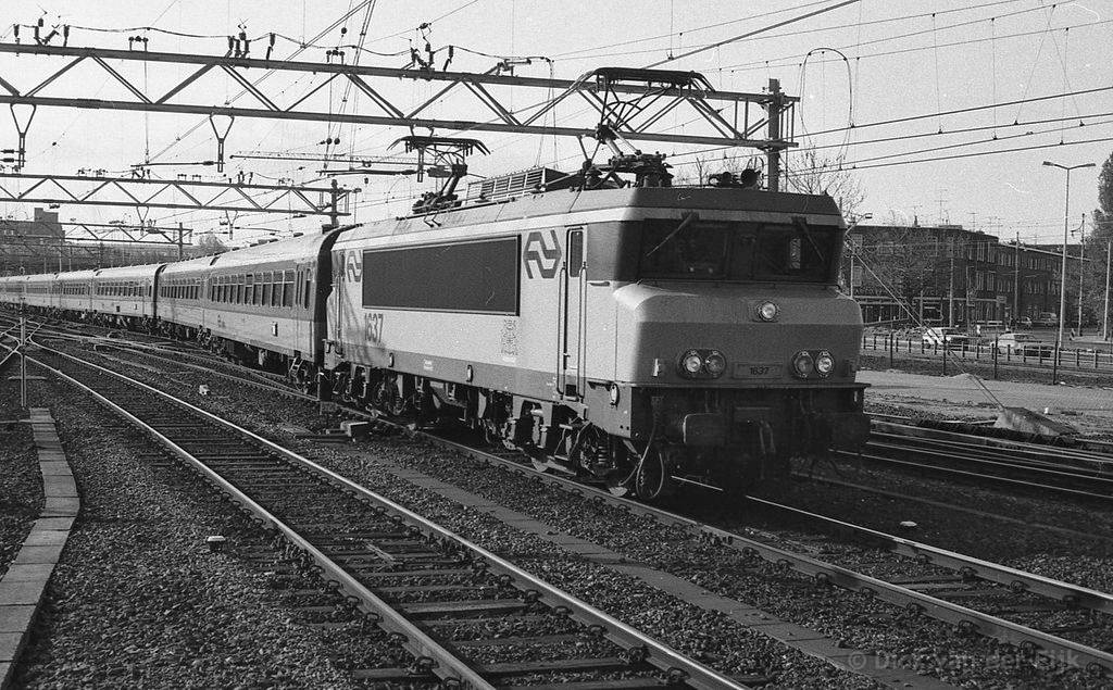 el-1637-ICR-DenHaagCS2xPanto-NietNaarBenedenTussenHS-1983.jpg