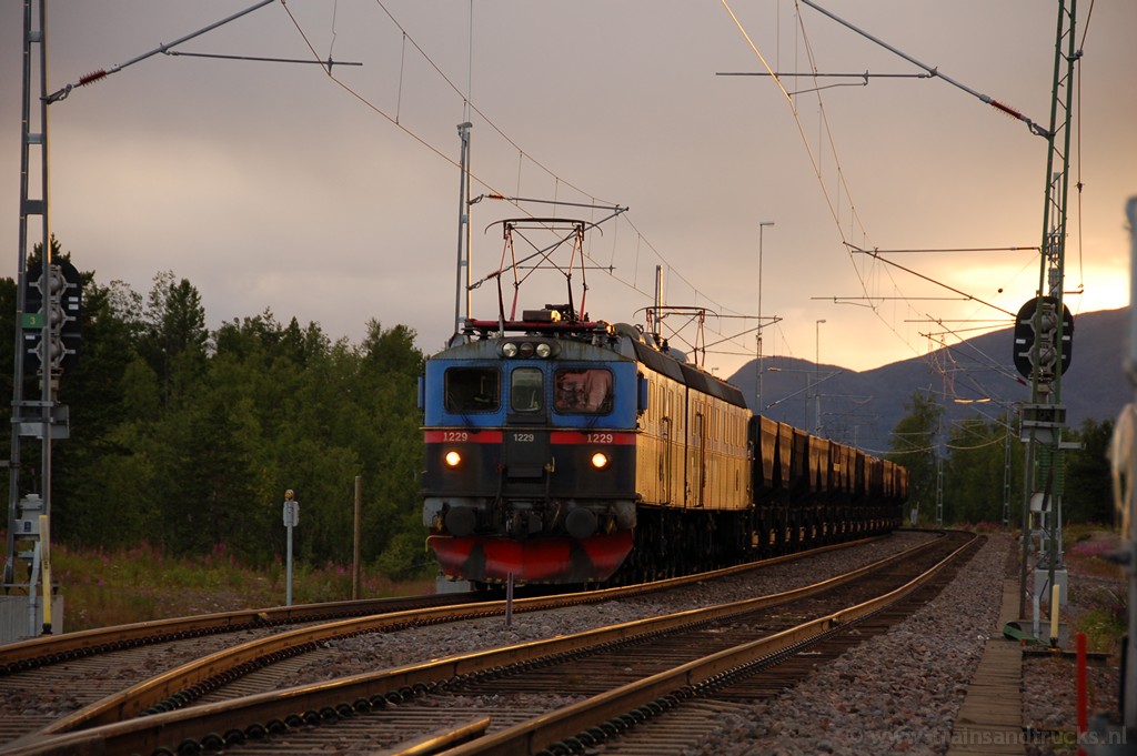 el-LKAB_1229-1244-1230_Dm3_Rektorn_near_Kiruna_03-08-2008_001.jpg