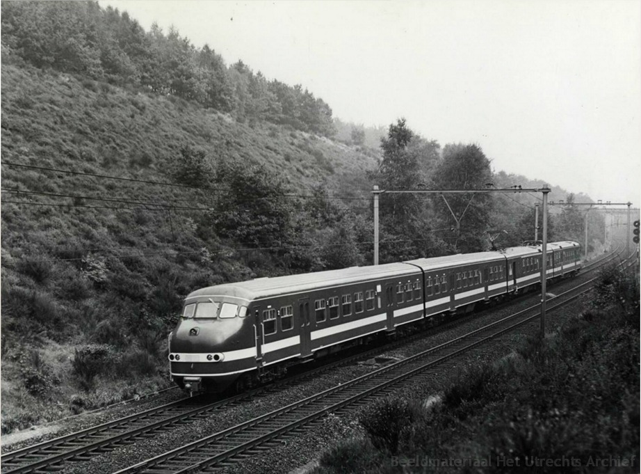 el-Plan_T_501_Treinstel_Toekomst,_mat_1964_nabij_Oosterbeek_1963_807558.jpg