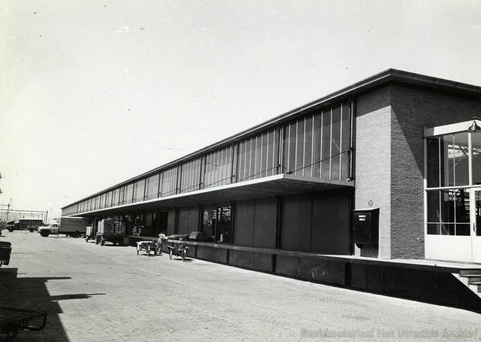 empl-Leeuwarden_goederenloods_van_Van_Gend_&_Loos_6-6-1955_168339.jpg